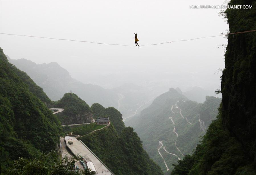 #CHINA-HUNAN-SLACKLINE-HIGH HEELS-CONTEST (CN)