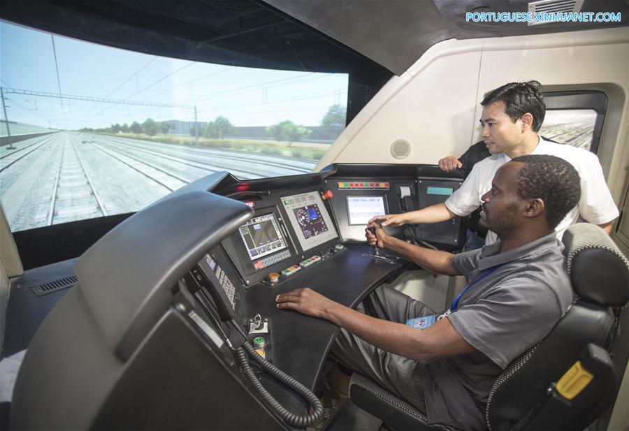 CHINA-WUHAN-HIGH-SPEED RAILWAY-TRAINING BASE-FOREIGNERS-VISIT(CN)