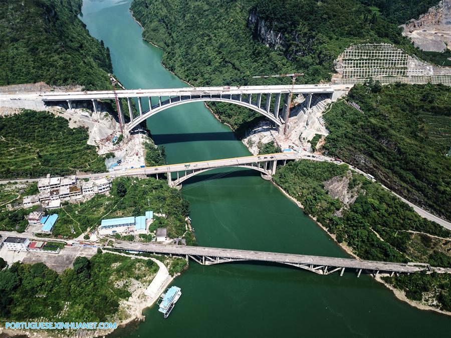 CHINA-GUIZHOU-ROAD TRAFFIC-BRIDGE-CONSTRUCTION (CN)