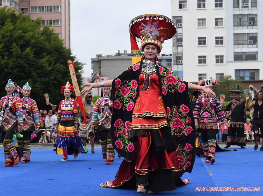 CHINA-YUNNAN-TRADITIONAL COSTUMES (CN)