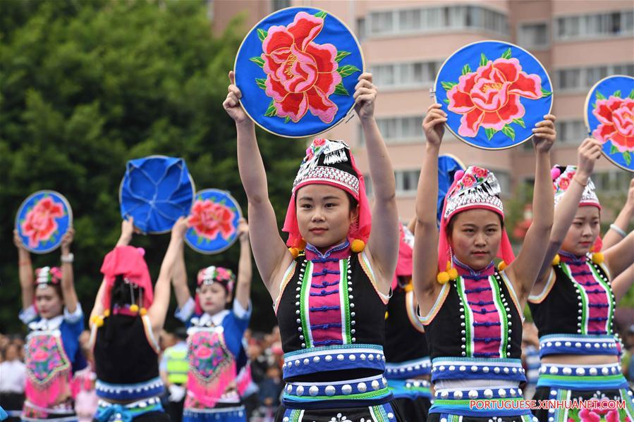 CHINA-YUNNAN-TRADITIONAL COSTUMES (CN)