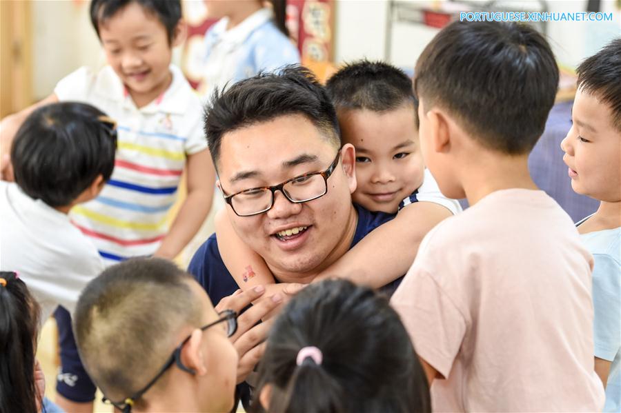 CHINA-JIANGSU-NANJING-KINDERGARTEN-MALE TEACHER (CN)