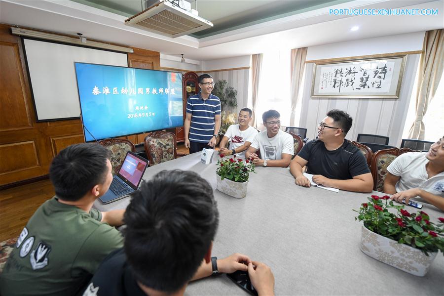 CHINA-JIANGSU-NANJING-KINDERGARTEN-MALE TEACHER (CN)