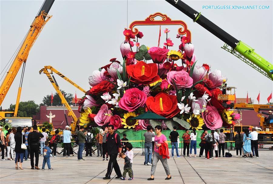 CHINA-BEIJING-TIAN'ANMEN SQUARE-FLOWER BASKET (CN)