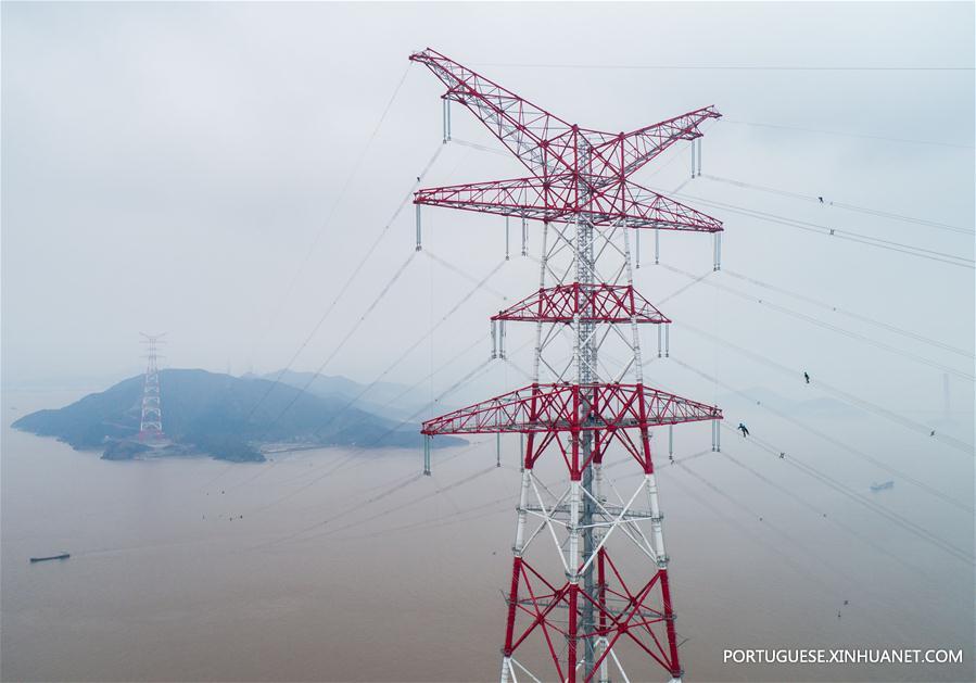 CHINA-ZHEJIANG-WORLD'S HIGHEST POWER PYLON-CABLE CONSTRUCTION (CN)