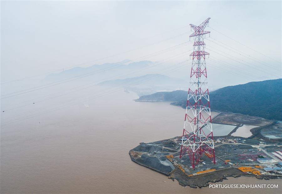 CHINA-ZHEJIANG-WORLD'S HIGHEST POWER PYLON-CABLE CONSTRUCTION (CN)
