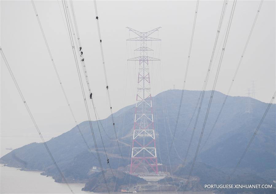 CHINA-ZHEJIANG-WORLD'S HIGHEST POWER PYLON-CABLE CONSTRUCTION (CN)