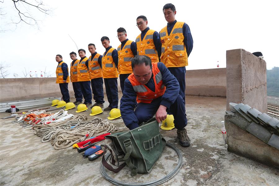 CHINA-GUIZHOU-GUIYANG-RAILWAY MAINTENANCE WORKER (CN)
