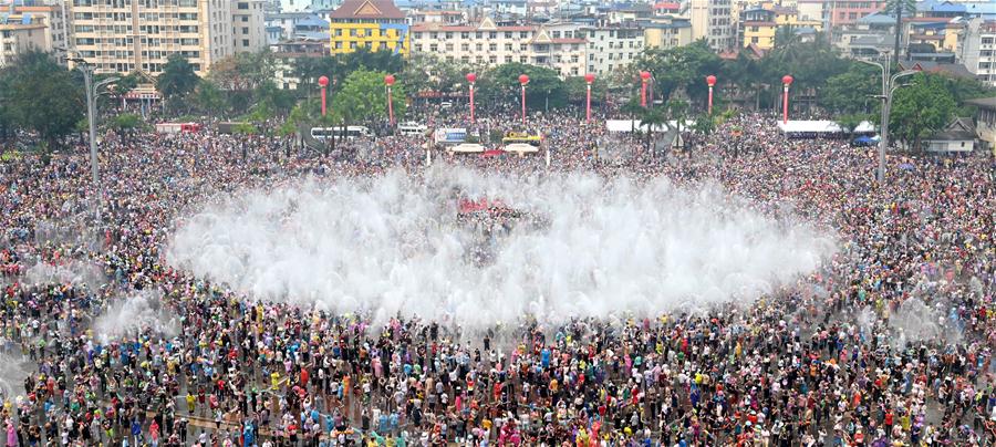 CHINA-YUNNAN-XISHUANGBANNA-WATER SPRINKLING FESTIVAL (CN)