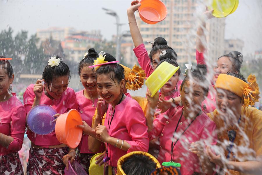 CHINA-YUNNAN-XISHUANGBANNA-WATER SPRINKLING FESTIVAL (CN)