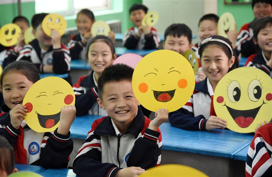 #CHINA-WORLD SMILE DAY-GREETING (CN)