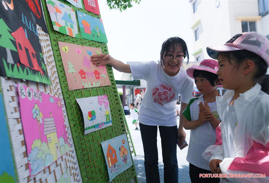 CHINA-ZHEJIANG-CHANGXING-CHILDREN-PAPERCUTTING(CN)