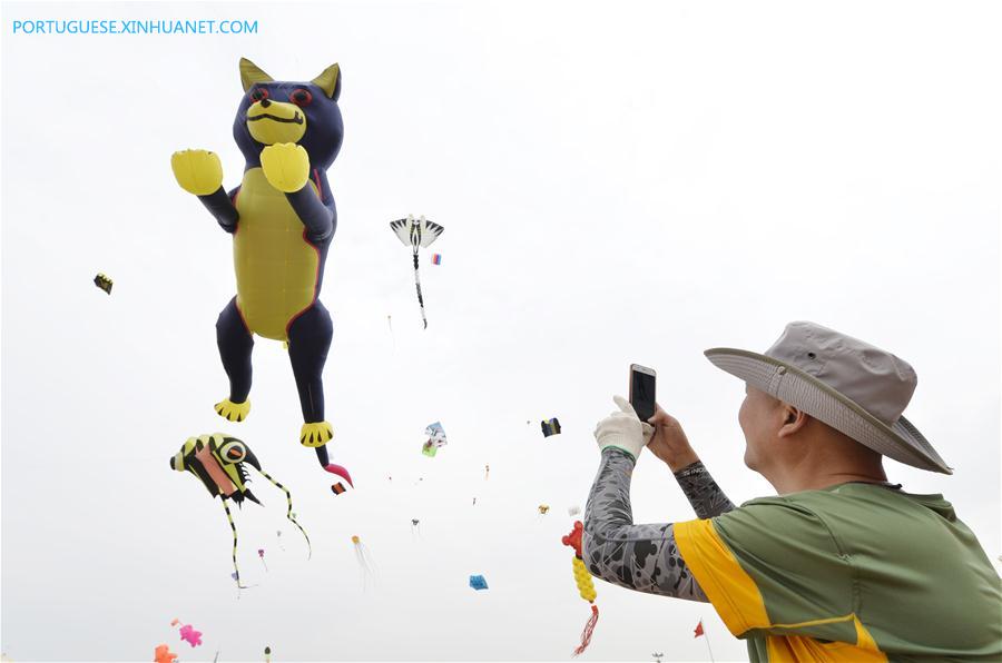 #CHINA-INNER MONGOLIA-BAOTOU-KITE FLYING CONTEST (CN)