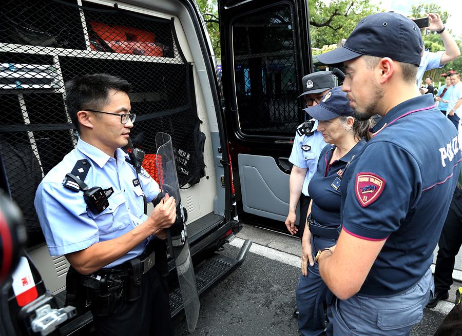 CHINA-SHANGHAI-ITALY-POLICE-JOINT PATROL (CN)