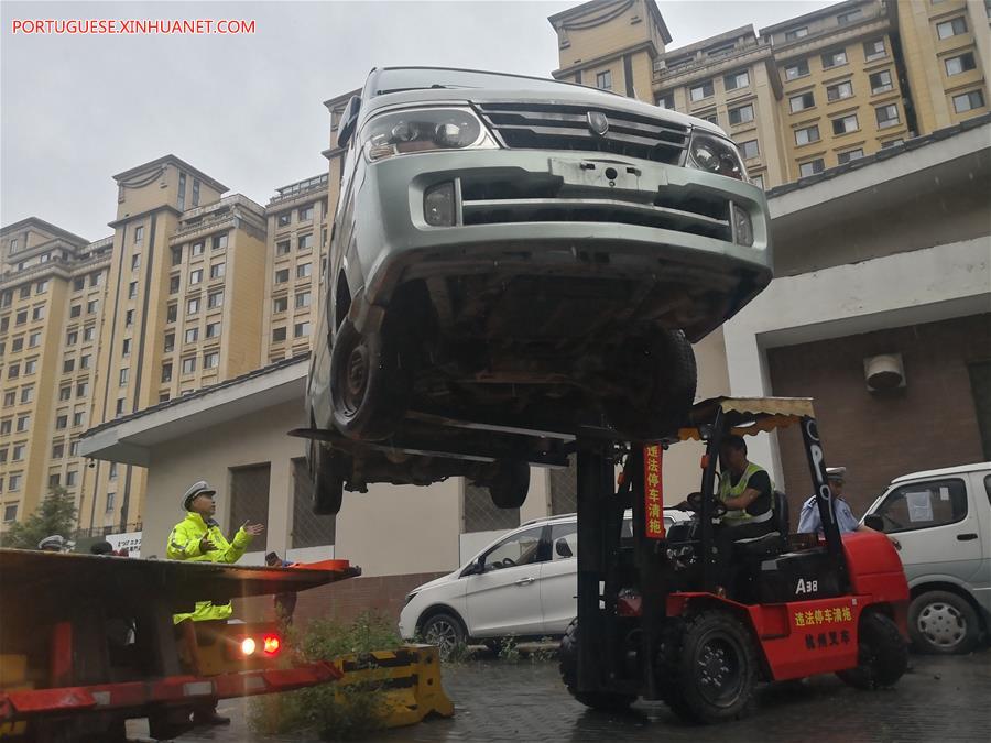 (BeijingCandid)CHINA-BEIJING-UNATTENDED VEHICLE-TOW AWAY (CN)