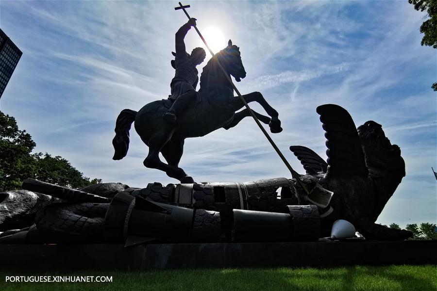 UN-NEW YORK-INF TREATY-GOOD DEFEATS EVIL-SCULPTURE