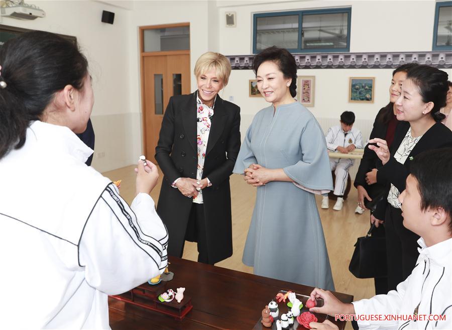 (CIIE)CHINA-SHANGHAI-PENG LIYUAN-FRENCH FIRST LADY-MIDDLE SCHOOL-VISIT (CN)