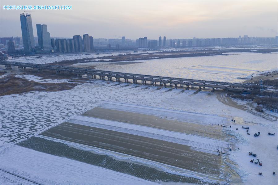 CHINA-HARBIN-ICE COLLECTING (CN)