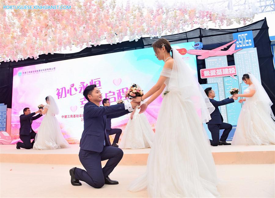 CHINA-SICHUAN-CHENGDU-GROUP WEDDING (CN)