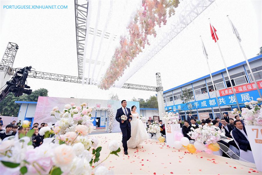 CHINA-SICHUAN-CHENGDU-GROUP WEDDING (CN)
