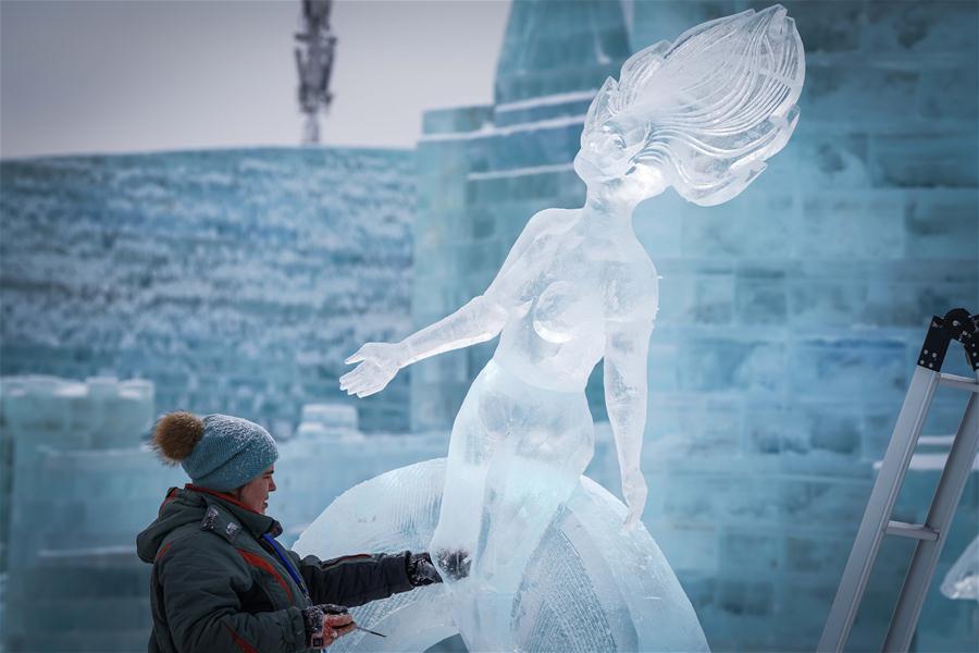 CHINA-HEILONGJIANG-ICE SCULPTURE-COMPETITION (CN)
