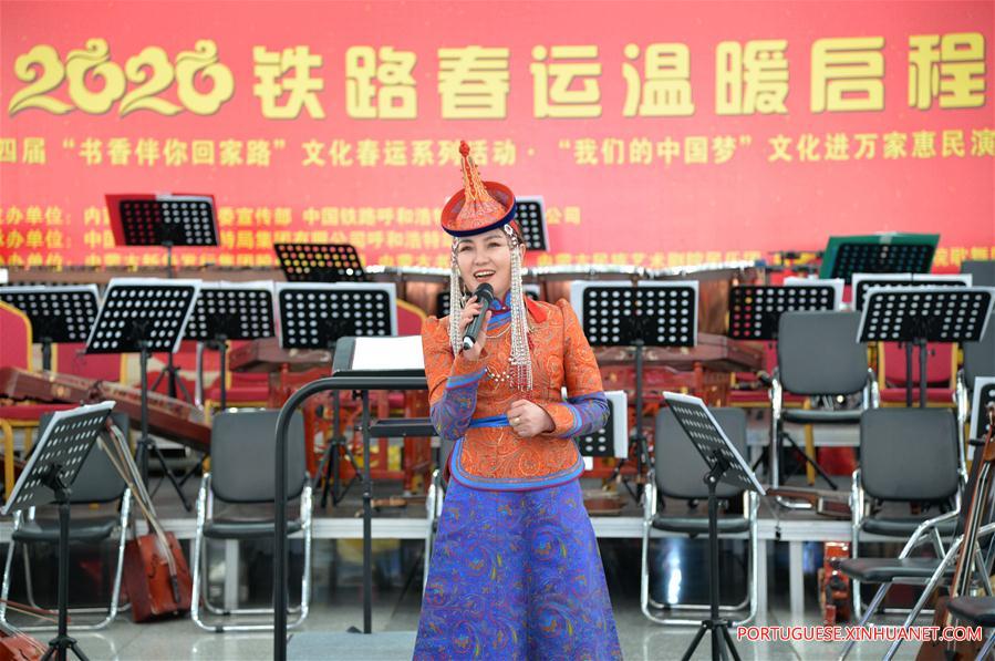 CHINA-SPRING FESTIVAL-TRAVEL RUSH-SERVICE STAFF (CN)