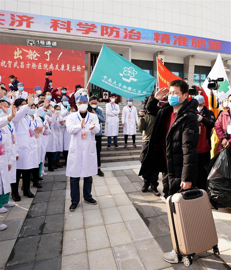CHINA-WUHAN-HUBEI-CURED PATIENT-DISCHARGE (CN)