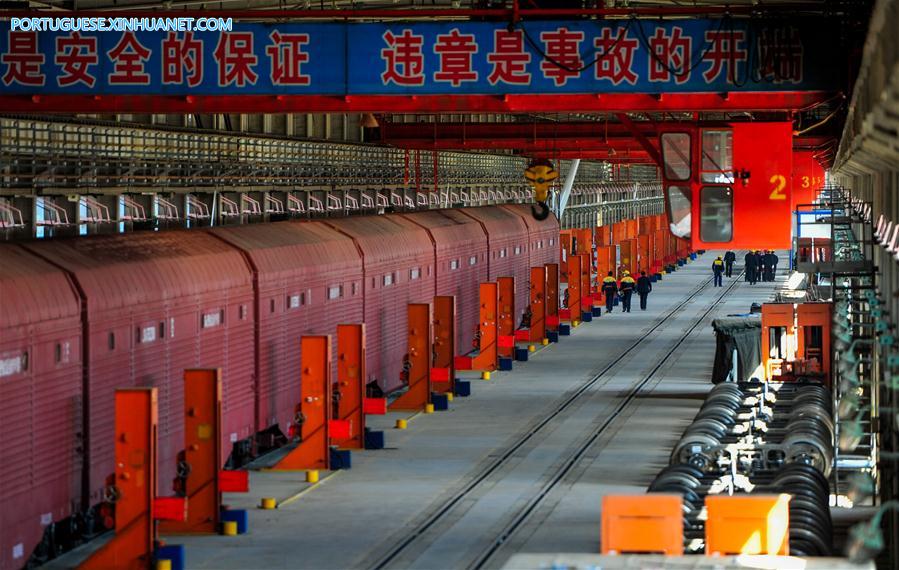 CHINA-INNER MONGOLIA-TRANSIT FREIGHT TRAIN-WHEEL REPLACEMENT (CN)