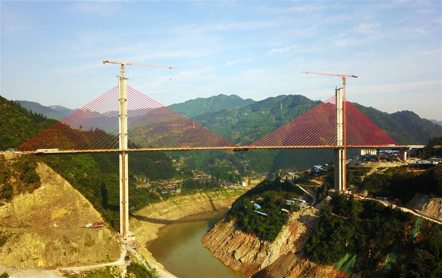CHINA-GUIZHOU-INFRASTRUCTURE-ROAD BRIDGE-CONSTRUCTION (CN)