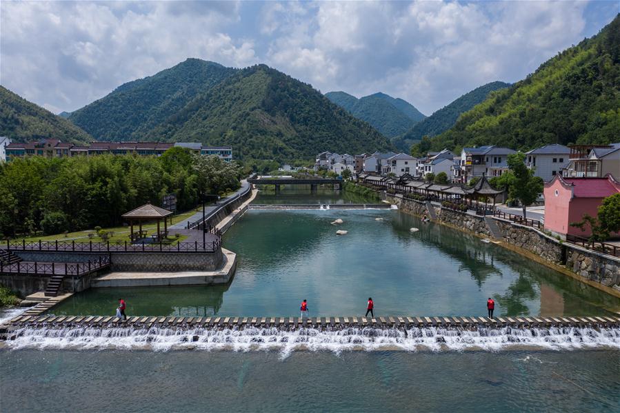 CHINA-HANGZHOU-VOLUNTEERS-RIVER CLEANING (CN)