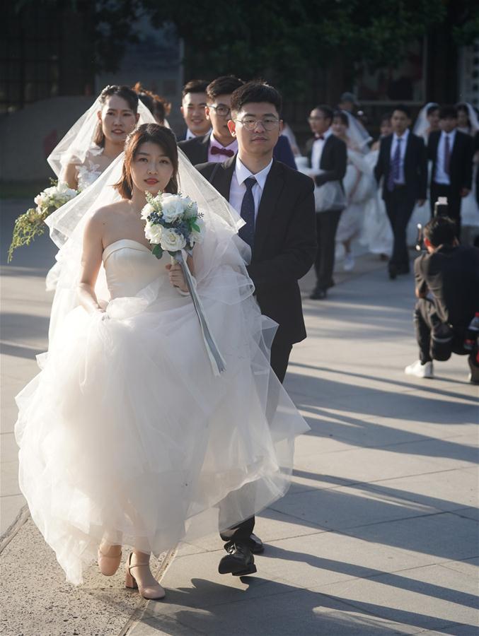 CHINA-JIANGSU-NANJING-GROUP WEDDING-PHOTOS (CN)