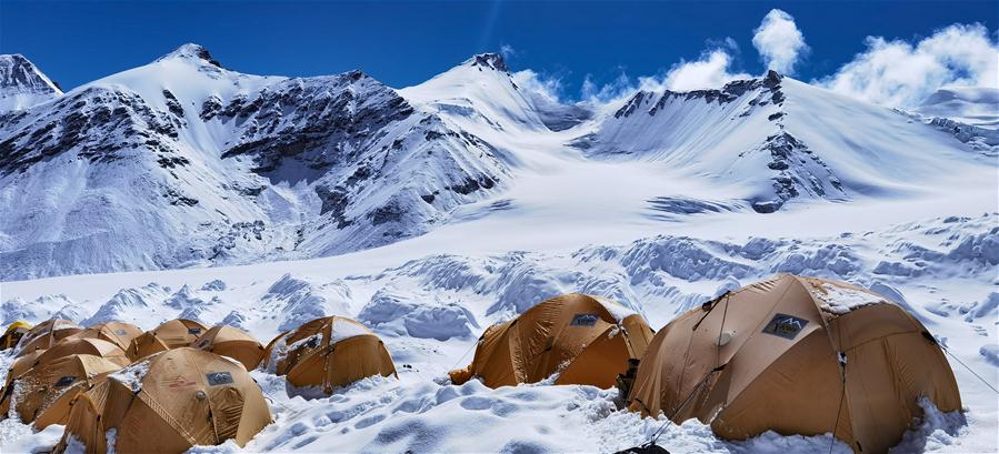 (InTibet)CHINA-MOUNT QOMOLANGMA-ADVANCE CAMP IN SNOW (CN)
