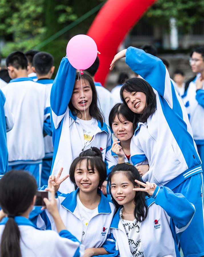 CHINA-GUIYANG-HIGH SCHOOL-GRADUATION CEREMONY(CN)