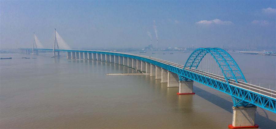 CHINA-JIANGSU-YANGTZE RIVER-BRIDGE (CN)