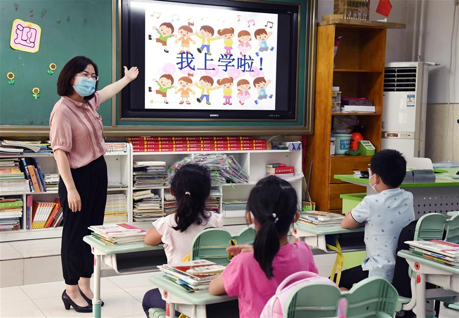 CHINA-BEIJING-SCHOOLS-NEW SEMESTER-START(CN)
