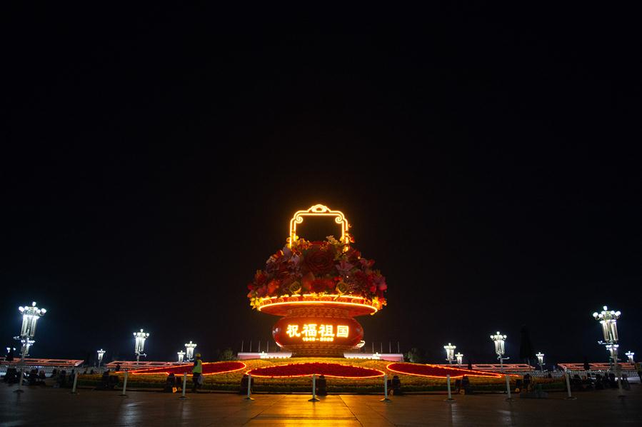 CHINA-BEIJING-TIAN'ANMEN SQUARE-FLOWER BASKET (CN)