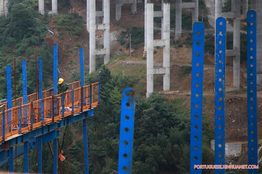 CHINA-NATIONAL DAY HOLIDAY-WORKERS (CN)