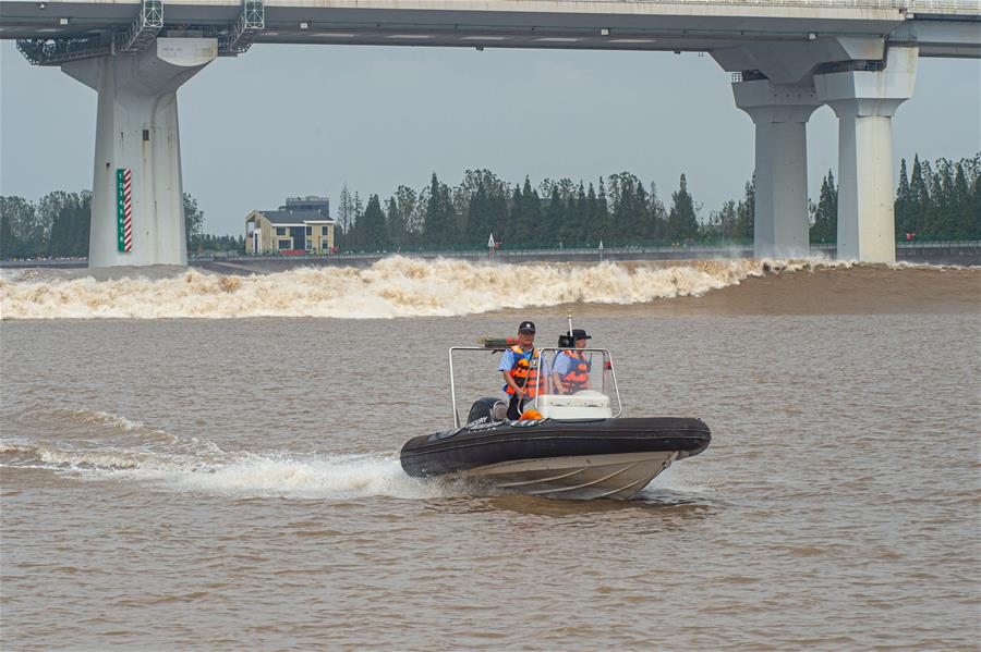 CHINA-ZHEJIANG-QIANTANG RIVER-TIDAL BORE (CN)