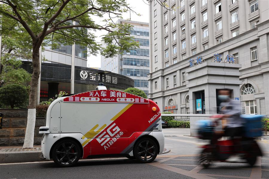 #CHINA-FUJIAN-XIAMEN-UNMANNED FOOD DELIVERY VEHICLE (CN)