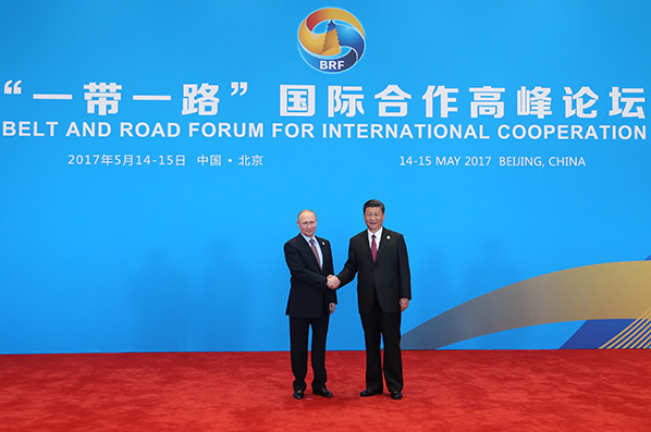Xi saúda líderes antes da Cúpula de Mesa-Redonda dos Líderes do Fórum do Cinturão e Rota