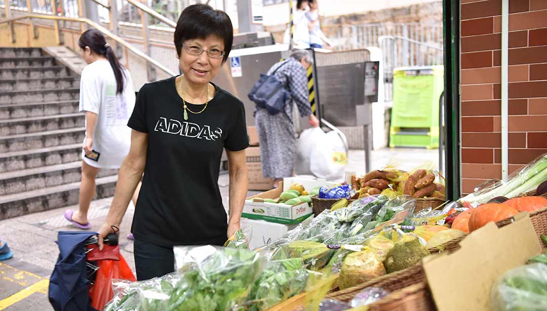 Alimentos frescos da parte continental da China são transportados para mercados de Hong Kong