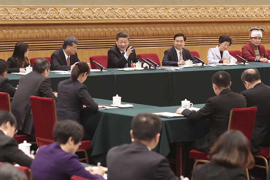 Líderes chineses se reúnem com legisladores nacionais em discussões de grupo