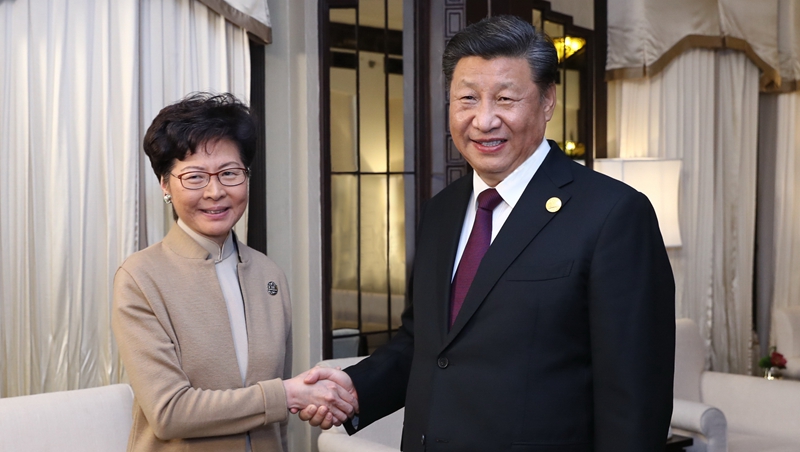Xi se reúne com chefe do Executivo de Hong Kong