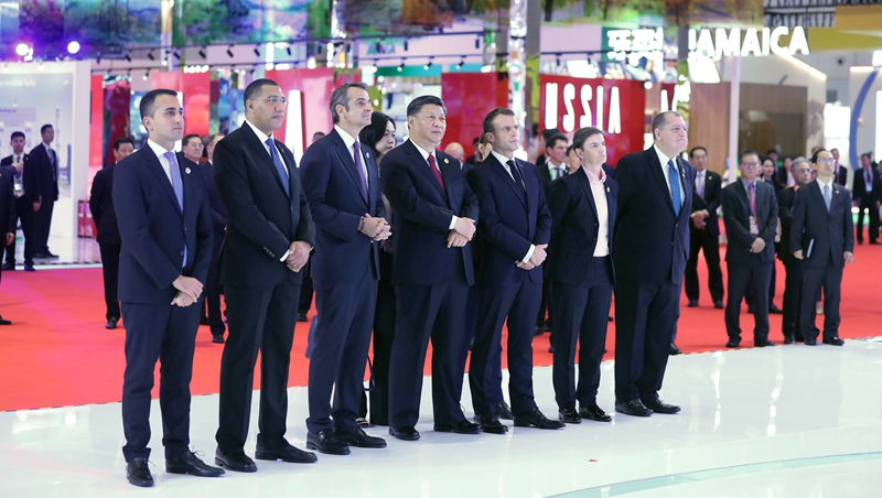 Xi e líderes estrangeiros visitam exibições da CIIE
