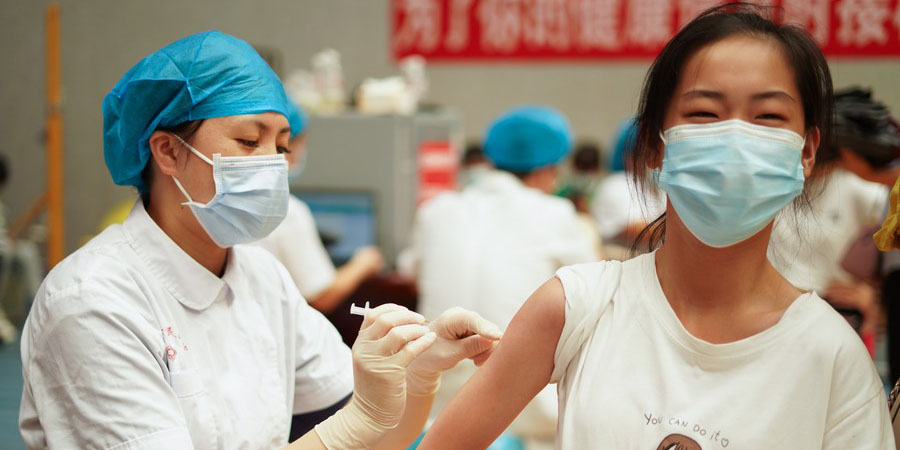 Mais de 777 milhões de pessoas na China completam vacinação contra COVID-19