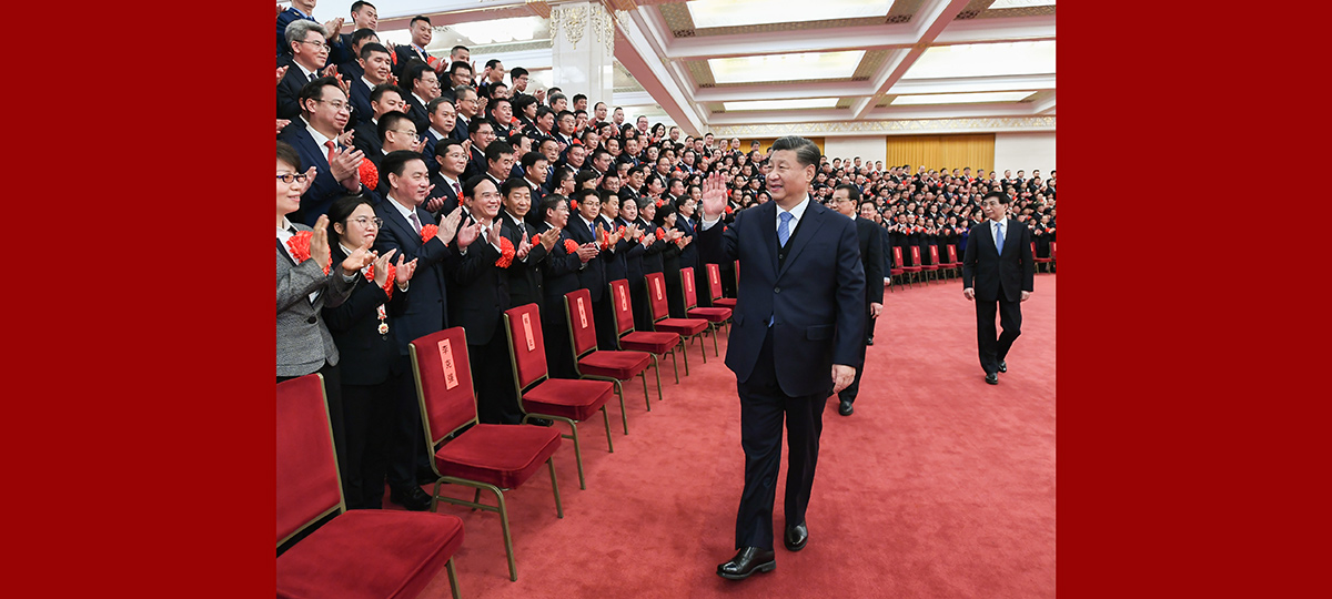 Xi reúne-se com modelos exemplares na construção da China pacífica