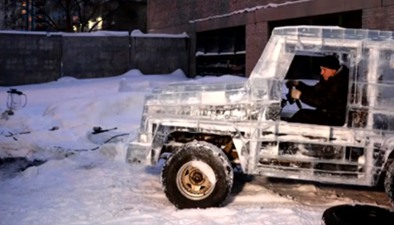 俄男子6吨冰块“造车”