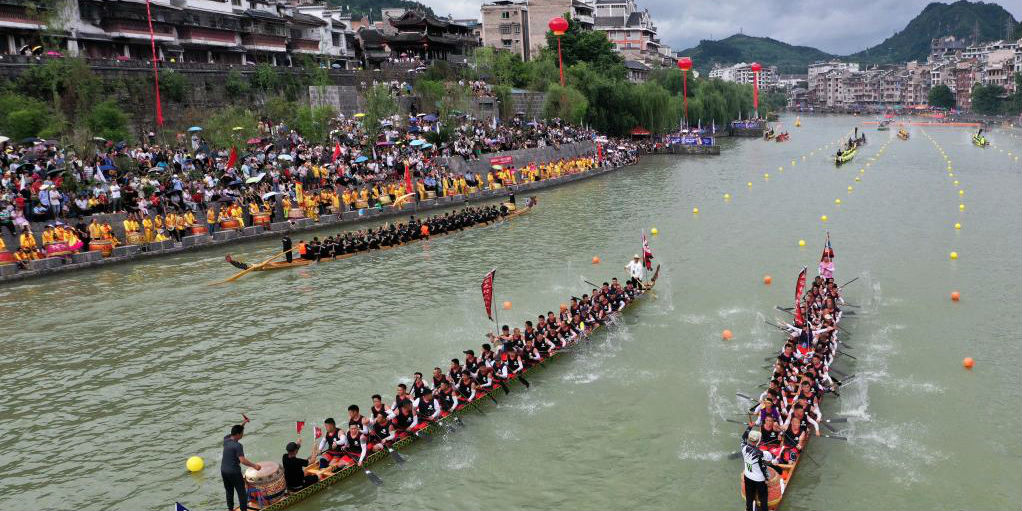 Celebrações do Festival do Barco do Dragão ao redor da China