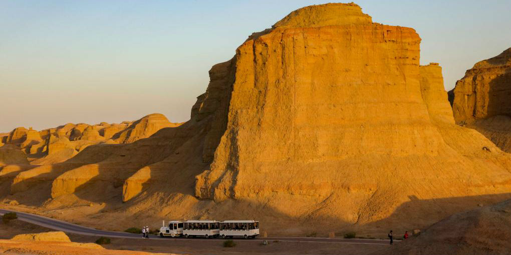 Vista da área panorâmica de Yardang em Xinjiang, noroeste da China