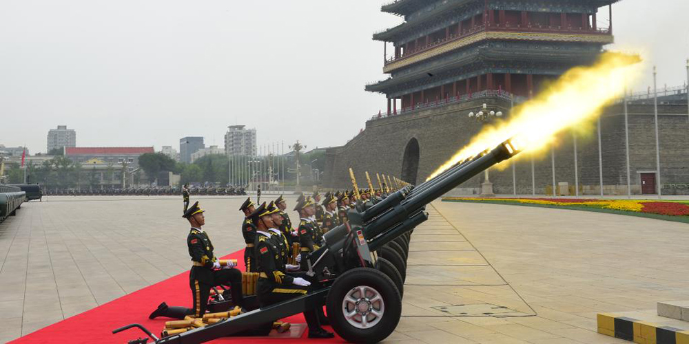 Saudação de 100 tiros é disparada para celebrar centenário do PCC